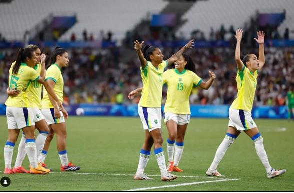 Nossas meninas conquistaram a medalha de prata nos Jogos Olímpicos de Paris, superando de França e Espanha (Foto/@rafaelribeirorio/CBF)