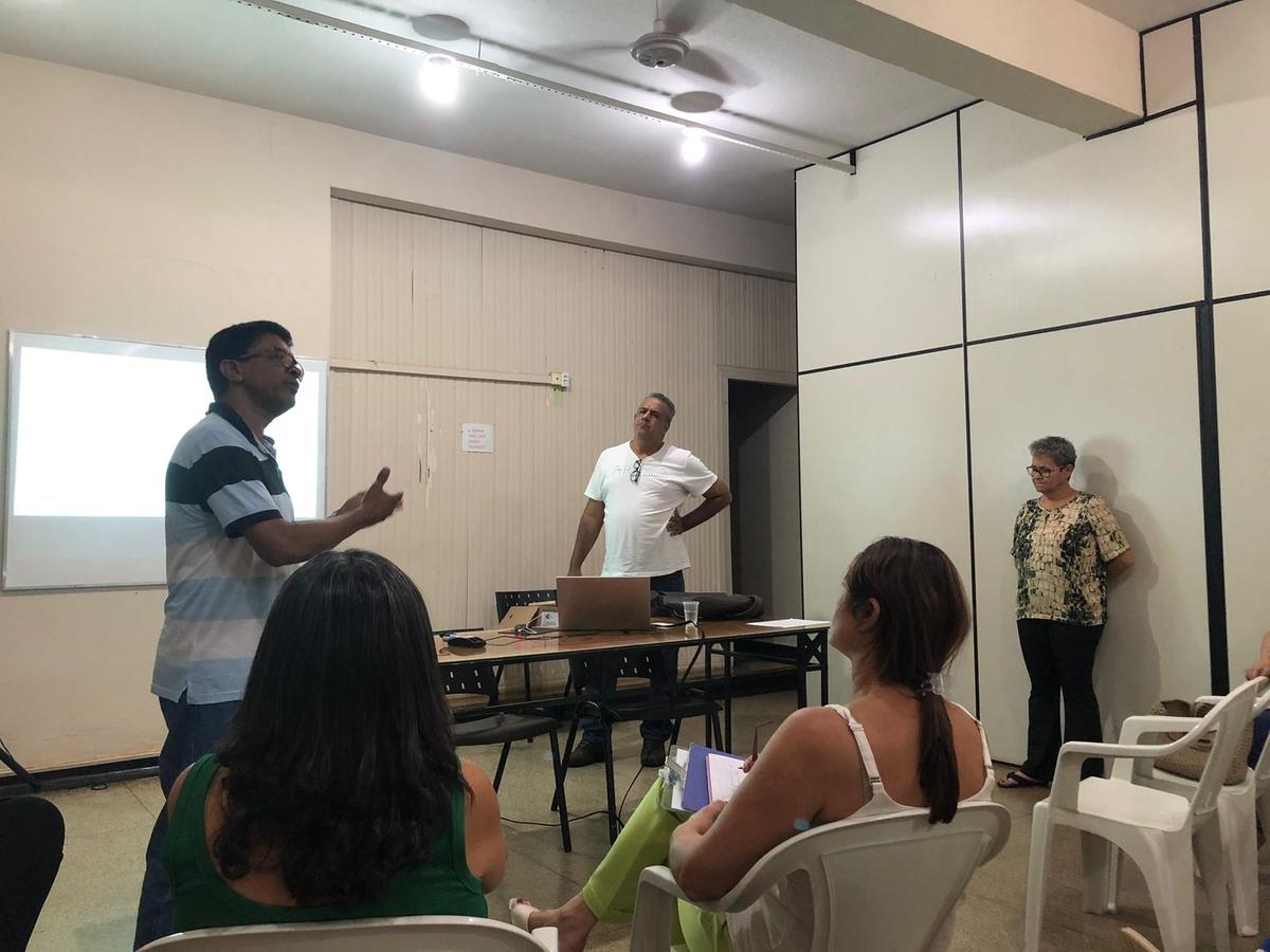 Professores realizaram assembleia na noite dessa terça-feira para discutirem a pauta de negociação para 2025 (Foto/Divulgação)