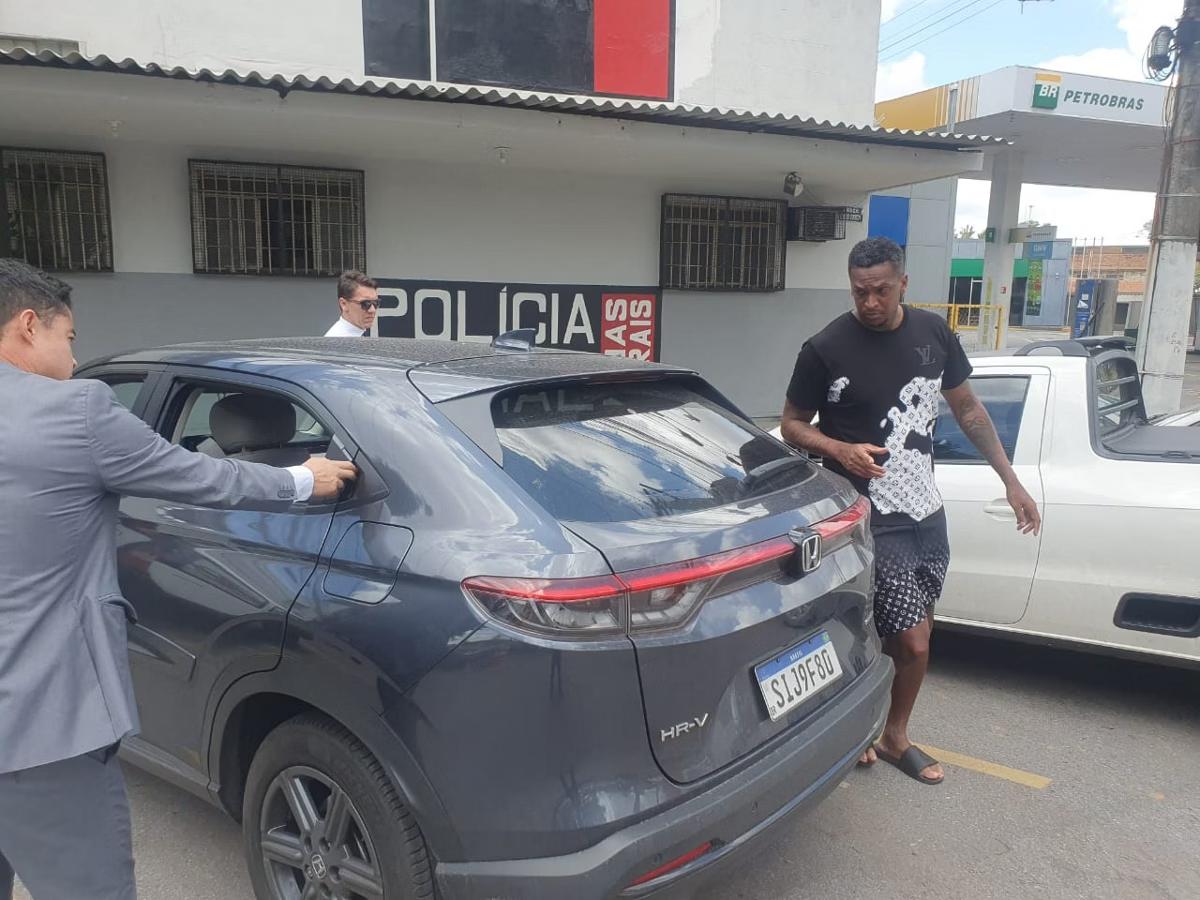 Acompanhado de seu advogado, Jô deixa o Ceresp Contagem (Foto/Videopress Produtora)