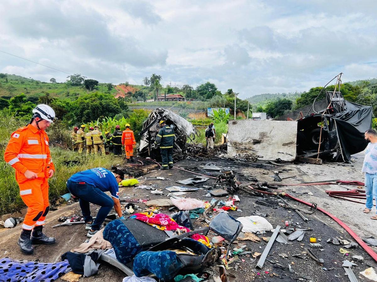 Acidente na BR-116 (Foto/Divulgação/Corpo de Bombeiros)