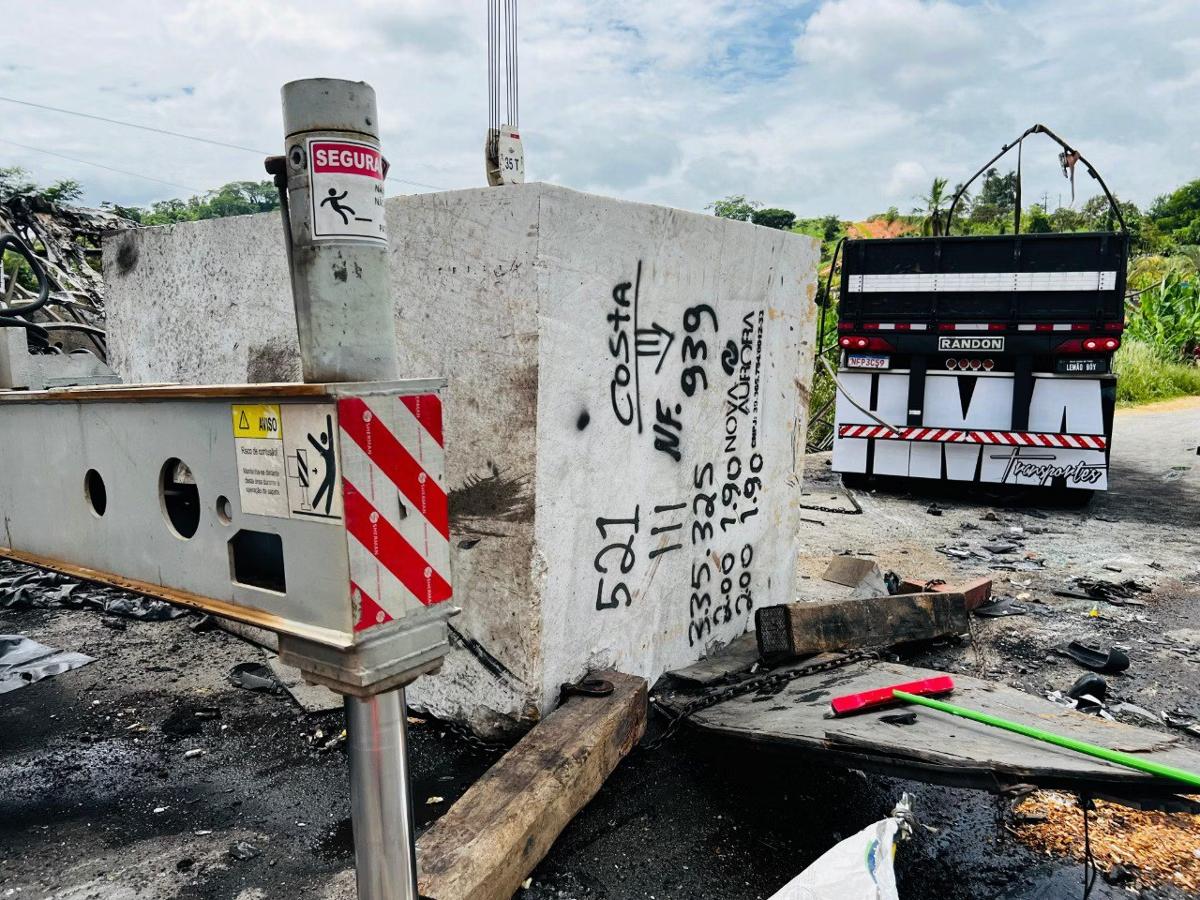 Bloco de concreto seria uma das causas do acidente (Foto/Divulgação / Corpo de Bombeiros)