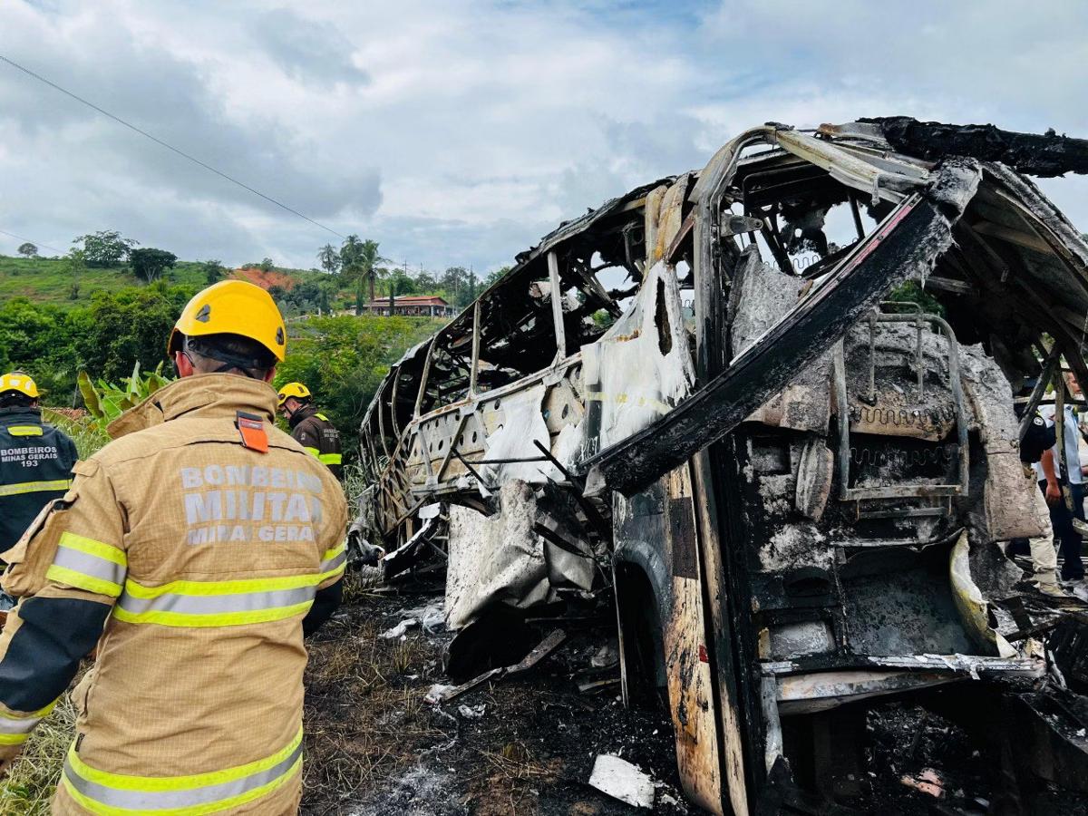 Acidente na BR-116 causou a morte de 41 pessoas que estavam no ônibus (Foto/Divulgação Corpo de Bombeiros)