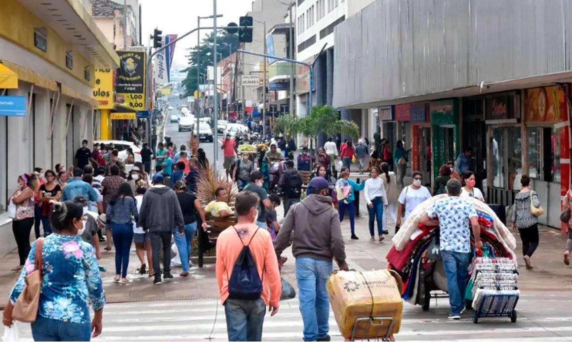 Movimento nos principais corredores comerciais da cidade cresceu significativamente nos últimos dias (Foto/Reprodução)