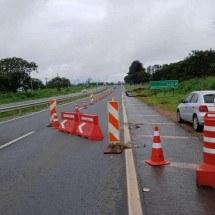 A BR-135, na altura de Curvelo, é uma das rodovias que está parcialmente bloqueada (crédito: ECO 135)