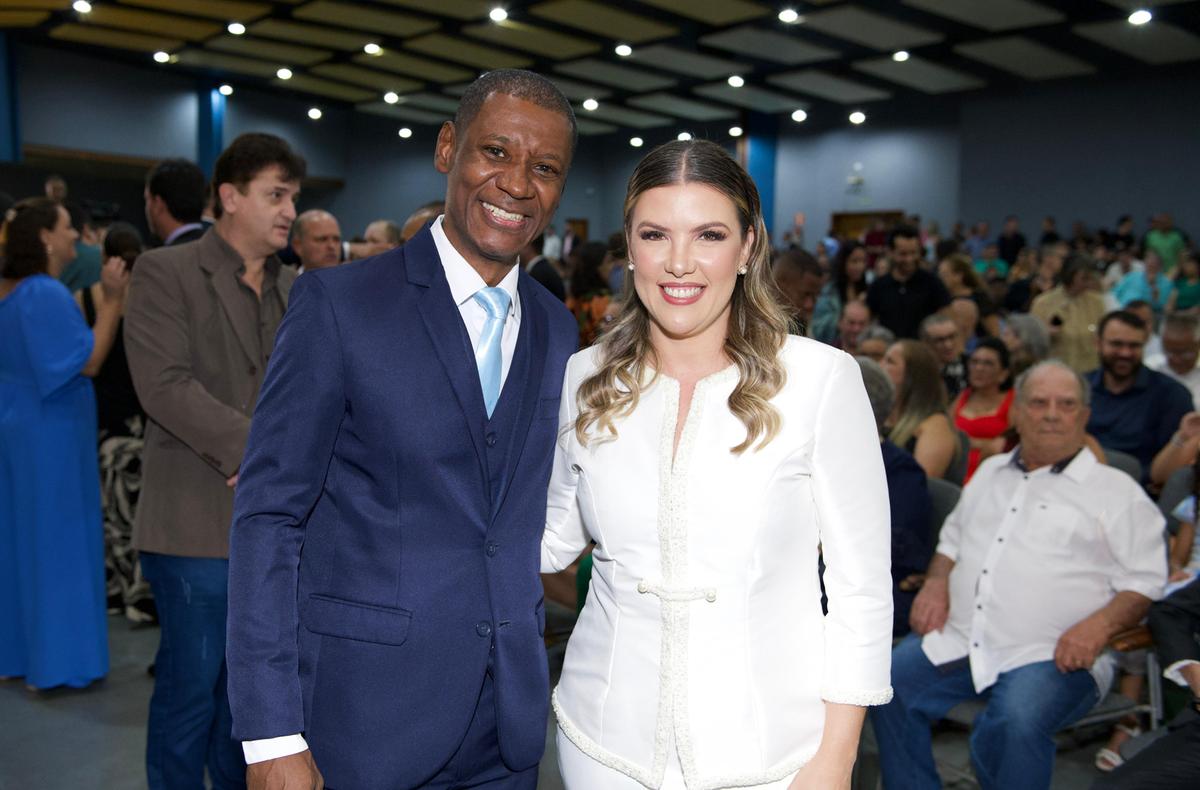 Prefeita Elisa Araújo com seu vice, Mauricinho de Sá, na solenidade de posse (Foto/André Santos)