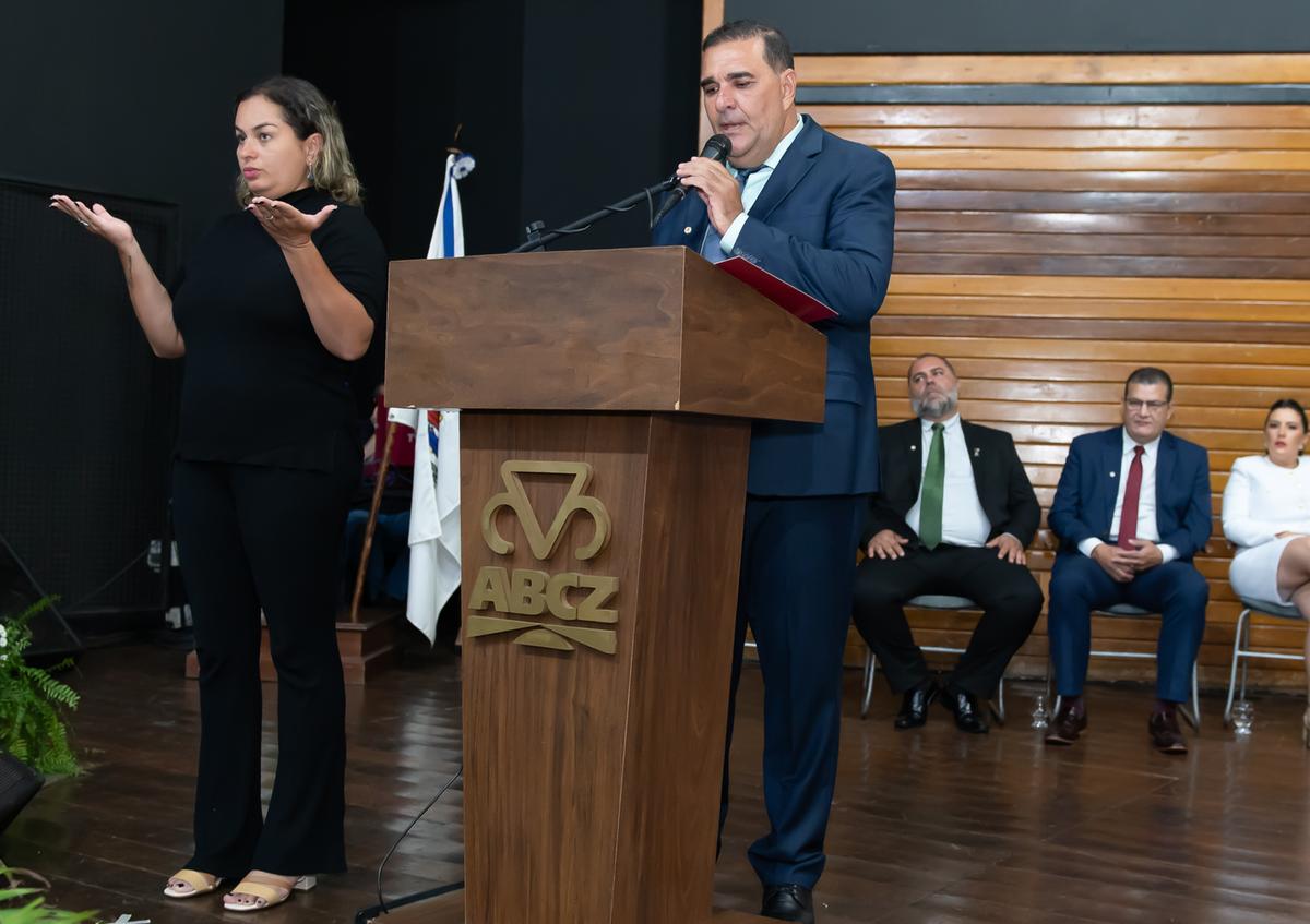 Presidente da Câmara, Ismar Marão, durante o seu pronunciamento na solenidade de posse (Foto/André Santos)