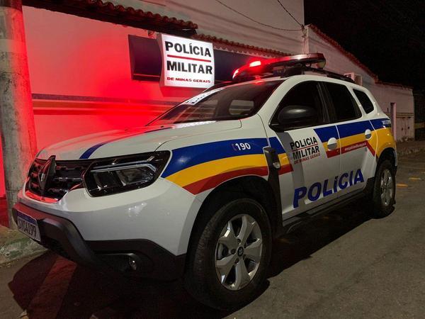 A mulher chegou a ser contida até a chegada da Polícia Militar (Foto/Reprodução)