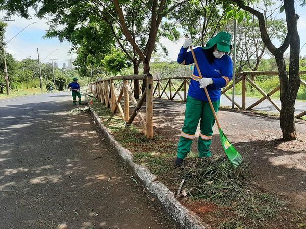 O cronograma das equipes de limpeza urbana incluirá 24 bairros nesta semana (Foto/Divulgação)