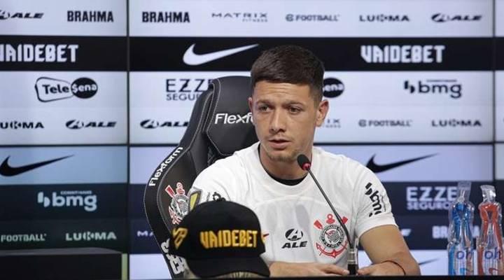 Garro desembarcou no Brasil nesta segunda-feira por volta das 21h30 (Foto/Rodrigo Coca/Corinthians)