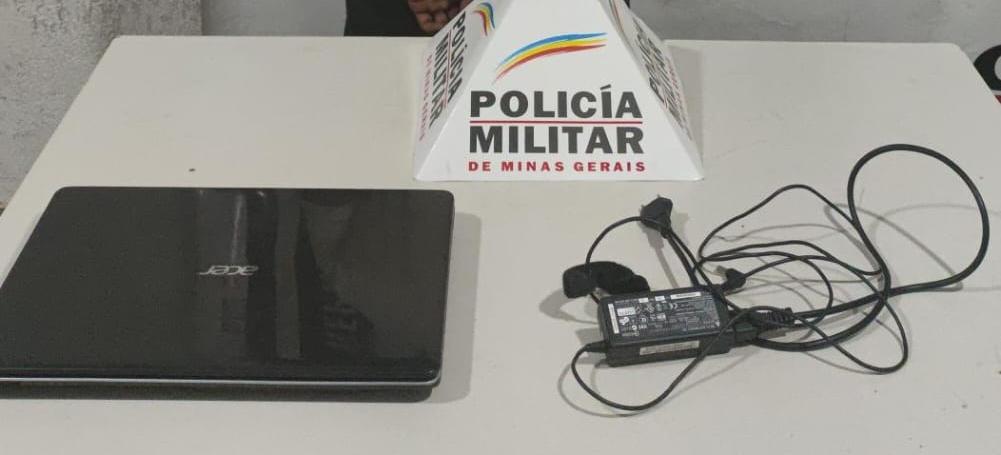 A equipe policial localizou o objeto junto ao carregador. (Foto/Divulgação PMMG)