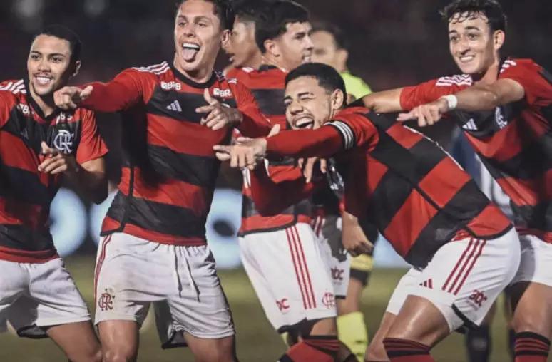 Com um futebol pobre e pouco efetivo os meninos do Fla decepcionaram (Foto/Jogada 10)