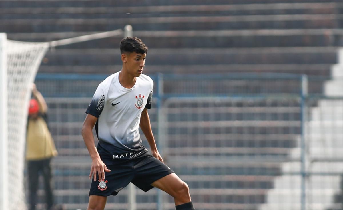 Luiz Eduardo de apenas 17 anos veste a camisa 10 do Corinthians (Foto/Rodrigo Gazzanel/Agência Corinthians)