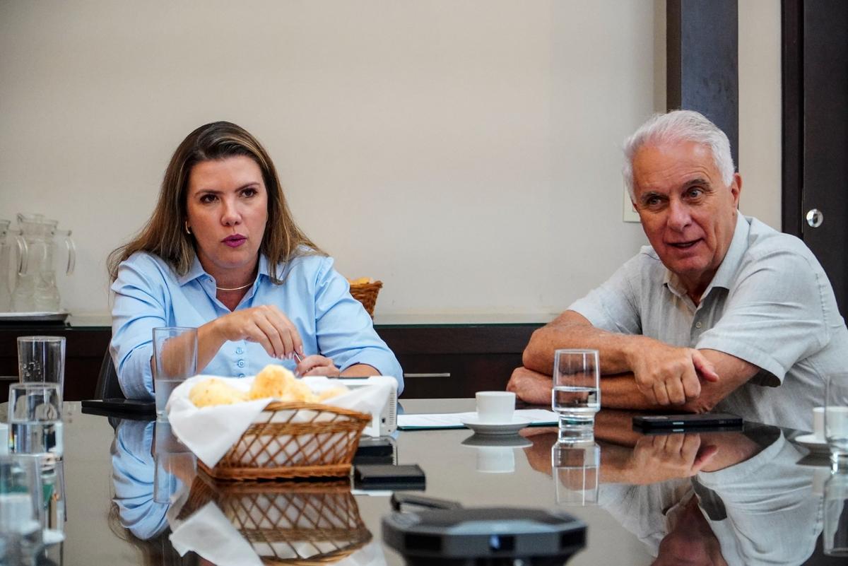 Prefeita Elisa Araújo se reuniu com o vice-presidente da Cemig, Marcos Montes, e equipe técnica para discutir questões relacionadas às comunidades rurais (Foto/Divulgação)