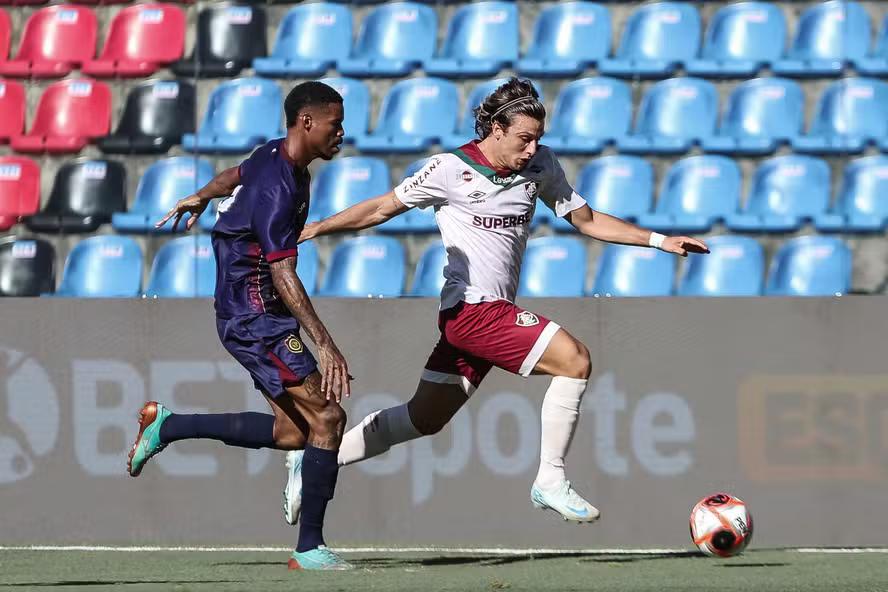 Com o resultado, o Fluminense do jogador Canobbio, segue estacionado no meio da tabela (Foto/Lucas Merçon)