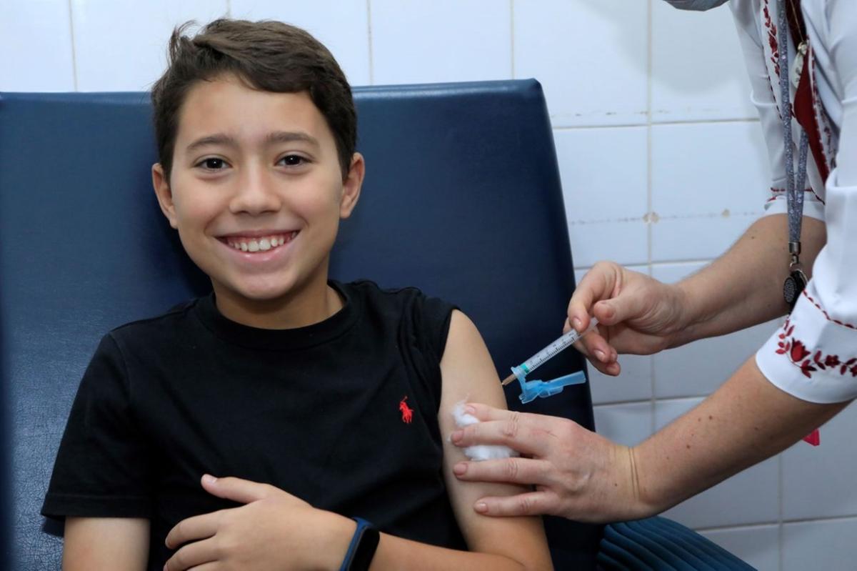 Todos os adolescentes na faixa de 10 a 14 anos podem ser imunizados contra a dengue na cidade (Foto/Reprodução)