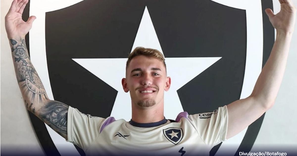 John terá concorrência no gol do Botafogo. Léo Link (Foto) chega para abrir concorrência (Foto/Botafogo/Divulgação)