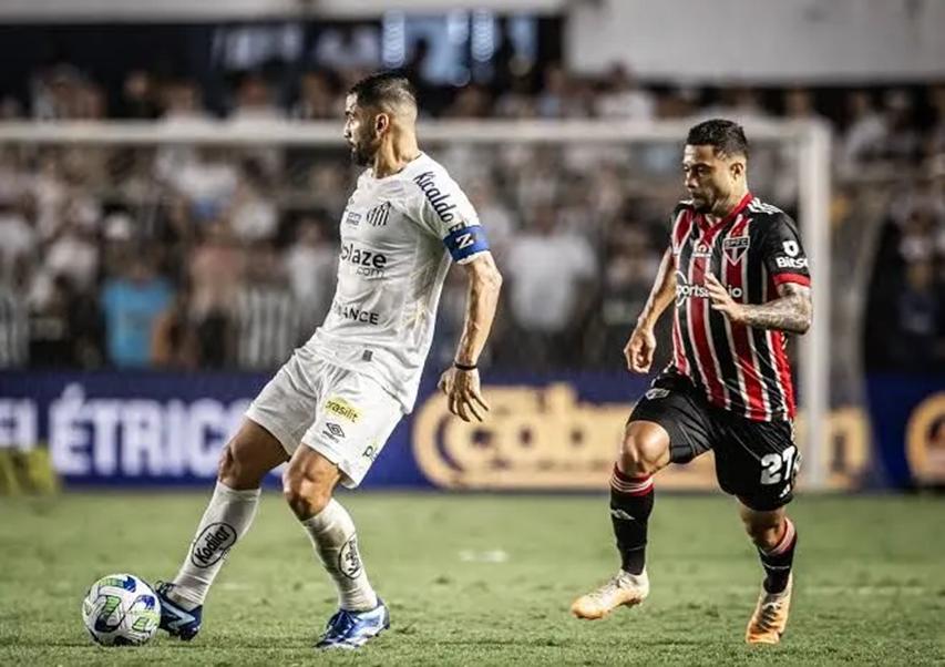 O jogo será neste sábado, às 20h30, na Vila Belmiro. (Foto/Raul Baretta/Santos FC)