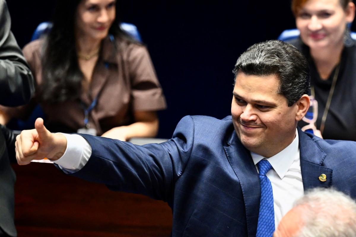 Nos quatro anos em que esteve fora da presidência do Senado, Davi Alcolumbre manteve sua influência nos bastidores político. (Foto/EVARISTO SA/AFP)