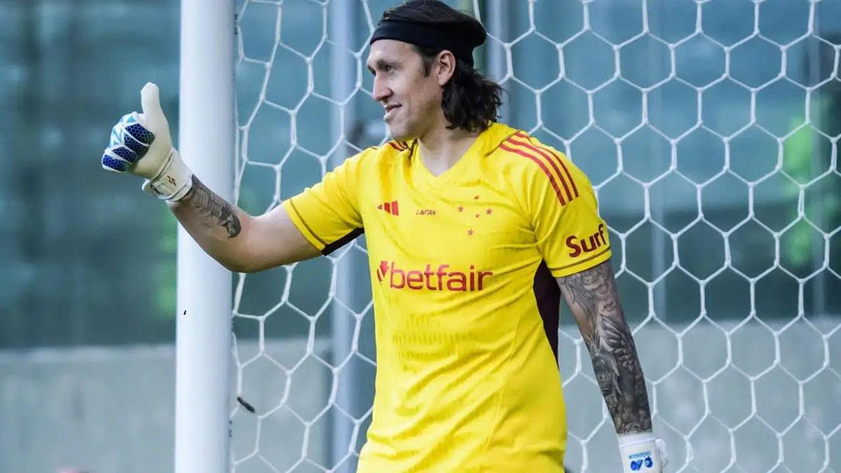 Vetado de última hora, o goleiro Cássio foi substituído por Léo Aragão (Foto/Gustavo Aleixo/Cruzeiro)