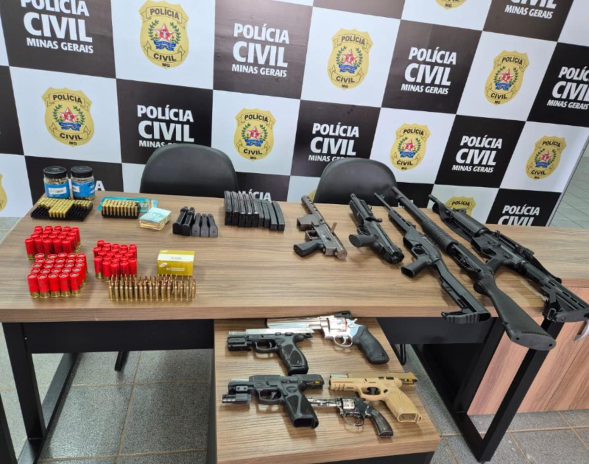 Grupo criminoso ostentava nas redes sociais armas como submetralhadoras, espingardas e rifles (Foto/PCMG/Divulgação)