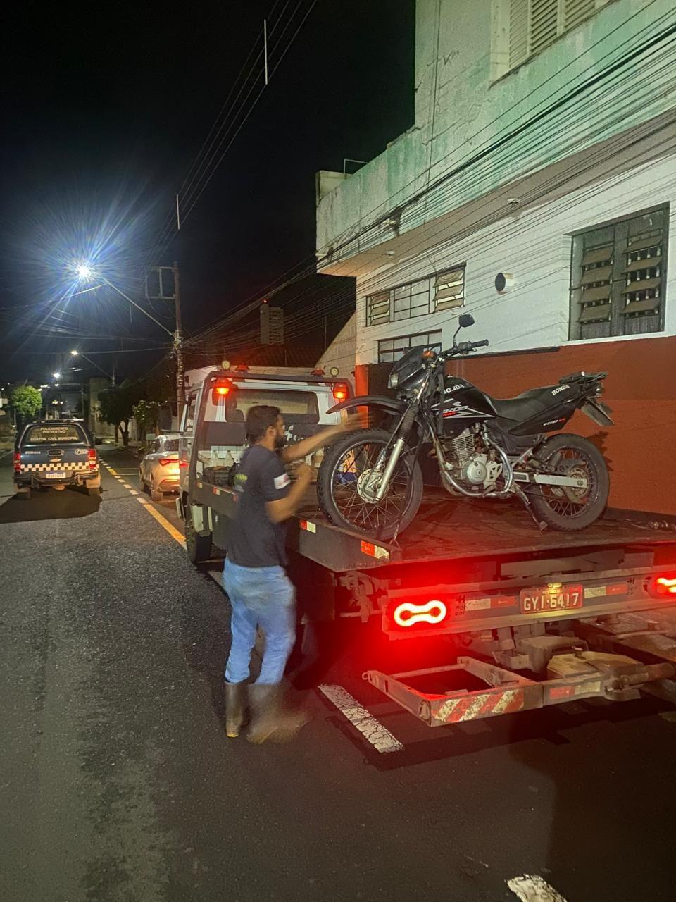 A motocicleta foi recuperada minutos após o furto, ocorrido nas proximidades da UPA do bairro São Benedito (Foto/Divulgação)