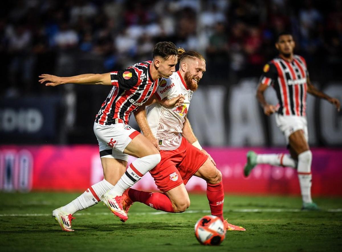 Apesar da derrota, O São Paulo continua na liderança do Grupo C. do Paulistão (Foto/Ari Ferreira Bragantino)