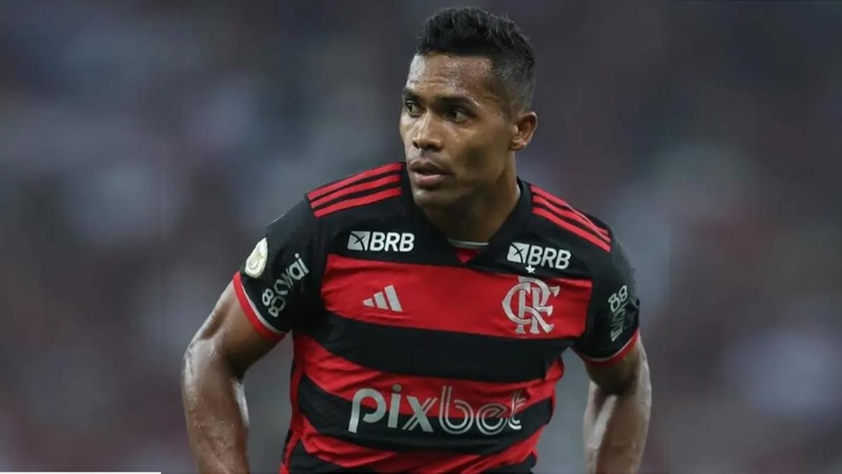 Dos males, o menor. Assim o Flamengo recebeu a confirmação de lesão muscular na coxa esquerda do lateral Alex Sandro (Foto/Reprodução Instagram)