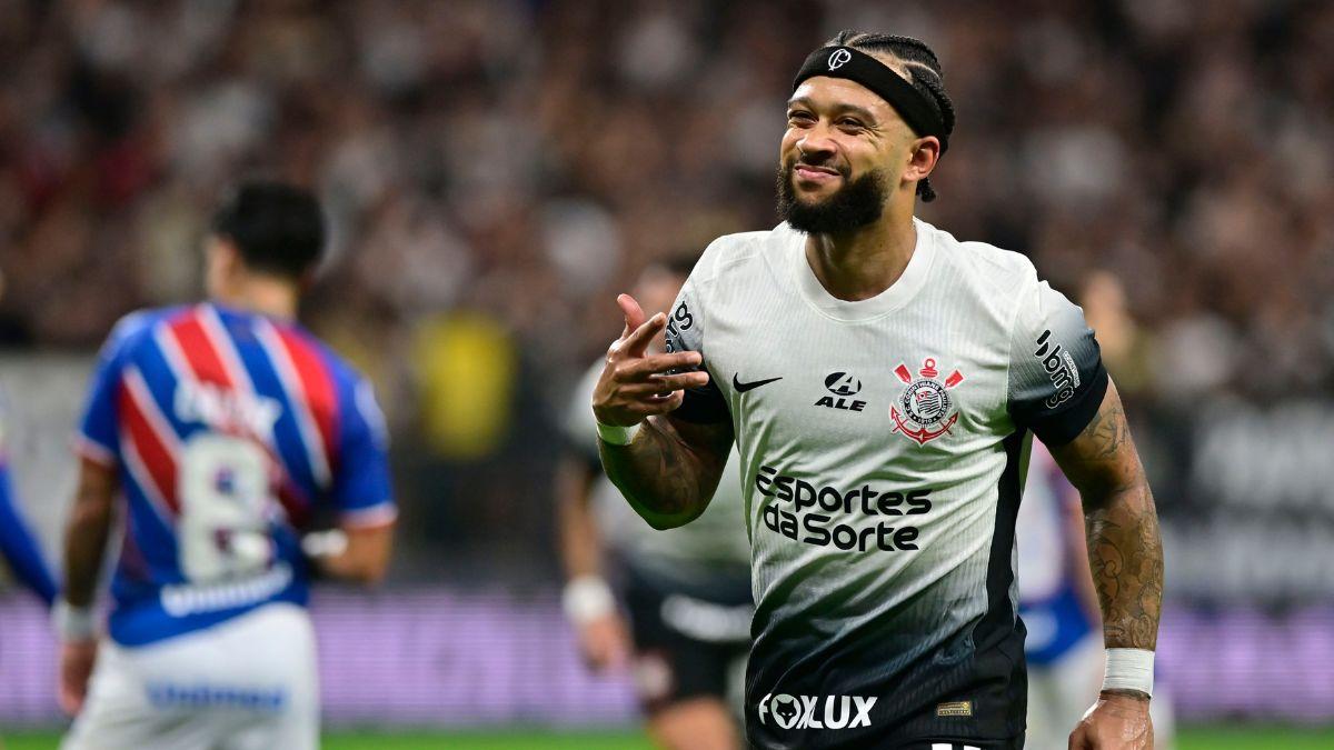 Memphis fez o segundo gol corintiano (Foto/Eduardo Carmim/Agência O Dia/Estadão Conteúdo)