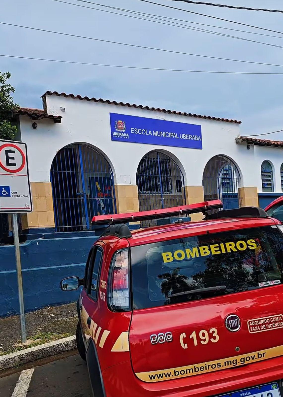 Corpo de Bombeiros, entre outros órgãos, esteve na Escola Municipal Uberaba (Foto/Divulgação)