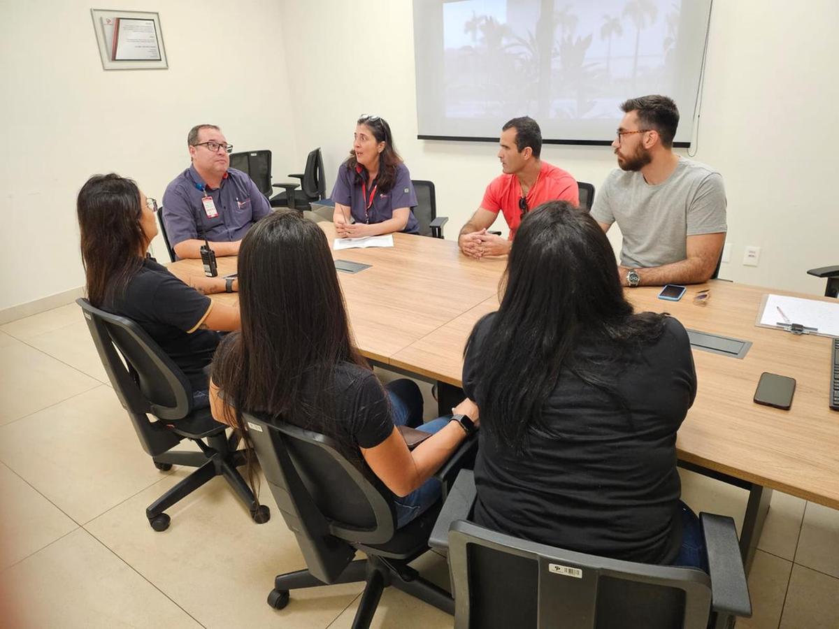 Reunião entre o Departamento de Controle de Zoonoses e Endemias e o Grupo Petrópolis (Foto/Divulgação)