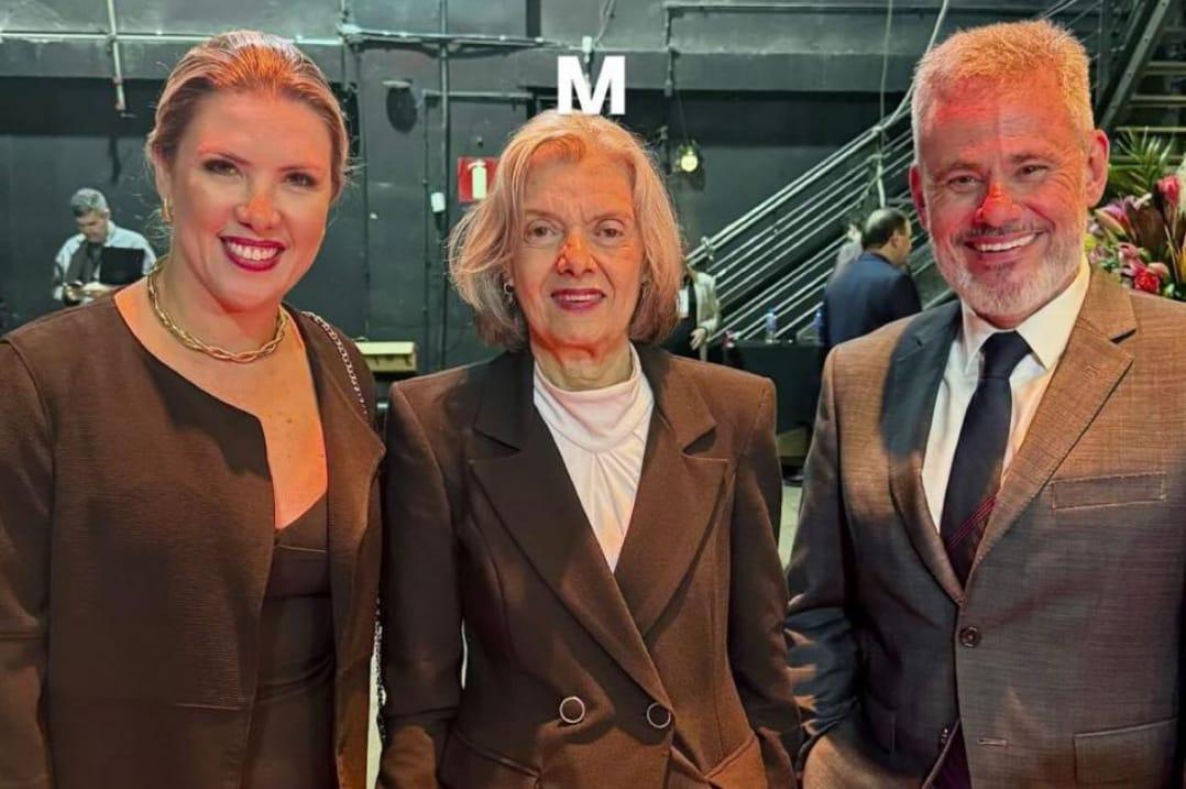 Elisa, Carmen Lúcia e José Carlos Fernandes na posse do presidente do TCE/MG (Foto/Divulgação)