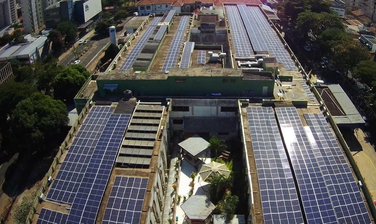 Toda a energia consumida no Hospital, hoje fornecida pela Raizen Power, vem de fontes limpas, como a própria usina instalada na cobertura do prédio (Foto/Divulgação)