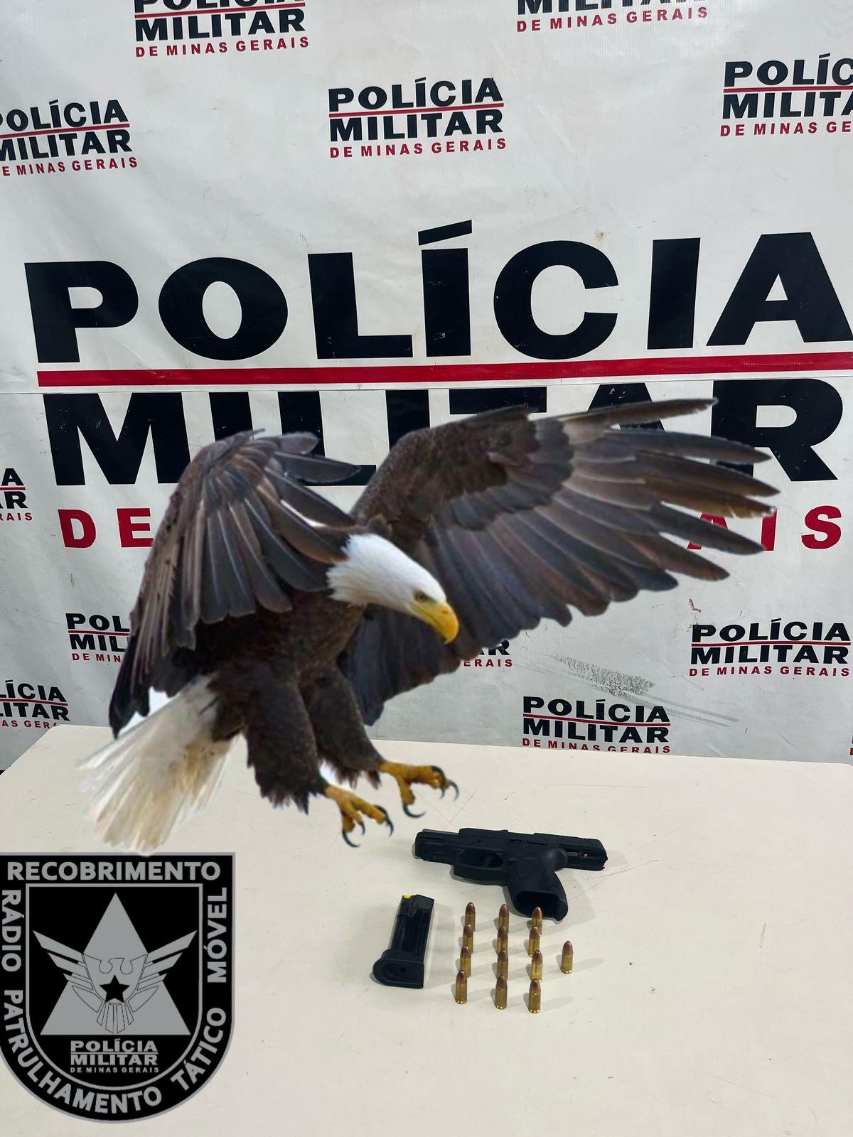 Os agentes localizaram uma pistola Taurus G2C calibre 9mm, municiada com um carregador contendo 13 cartuchos do mesmo calibre. (Foto/Divulgação)