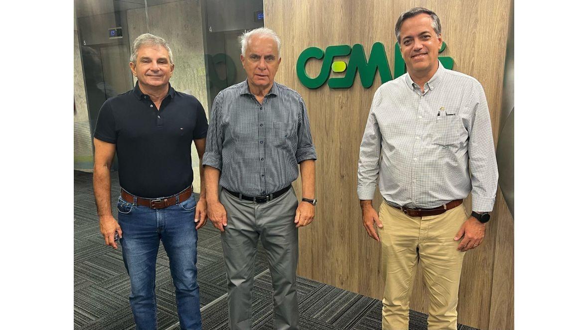 Vice-presidente da Cemig, Marcos Montes, recebeu o presidente da ABCZ, Gabriel Garcia Cid, e o gerente comercial e de Exposições, Rodrigo Abdanur (Foto/Divulgação)