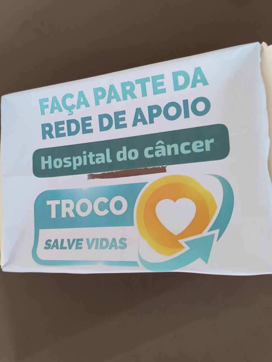 A caixinha continha a identidade visual do programa "Troco Salve Vidas", utilizado pelo hospital para captar doações (Foto/Divulgação)