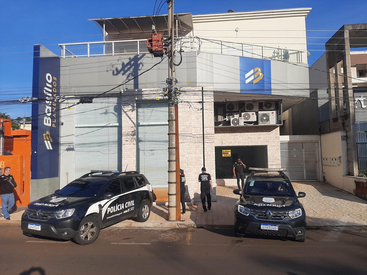 Polícia Civil faz diligências nos endereços da Móveis Basílio em Uberaba (Foto/Divulgação)