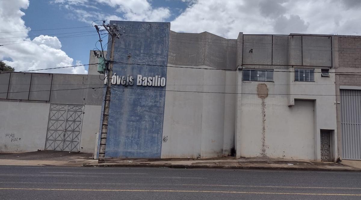 O galpão onde funcionou a fábrica da Móveis Basílio, na rua José Gomes da Silva Campos, no Parque das Américas, foi lacrado pela Polícia Civil (Foto/Divulgação)