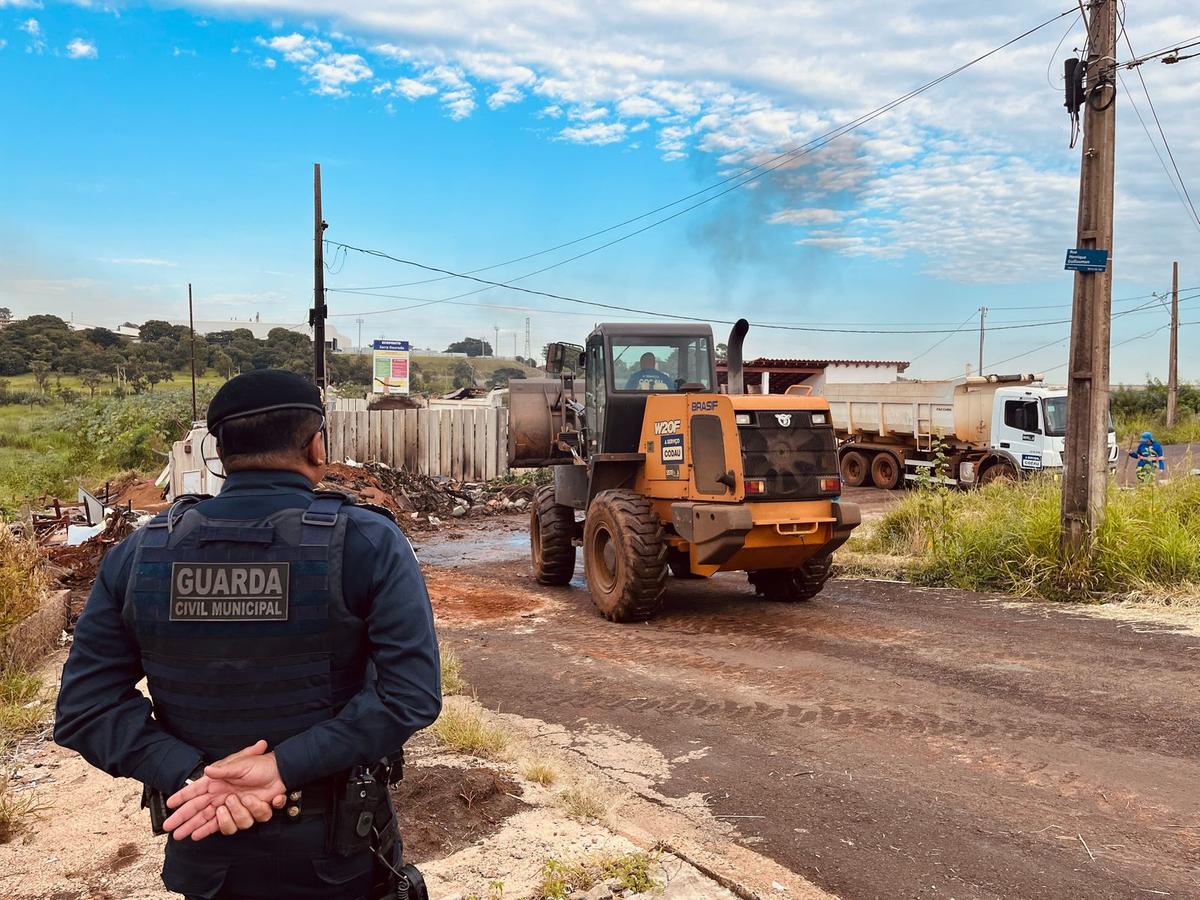 Guarda Civil garantiu a segurança dos trabalhadores durante os serviços (Foto/Divulgação)