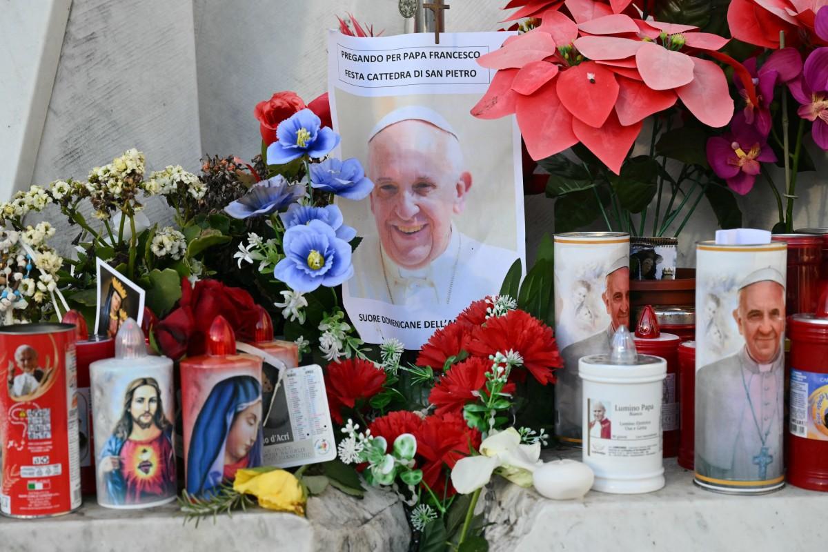 Nesta manhã, o papa Francisco teve uma crise respiratória asmática prolongada, que também exigiu a aplicação de oxigênio em alto fluxo", afirmou o Vaticano (Foto: AFP or licensors)