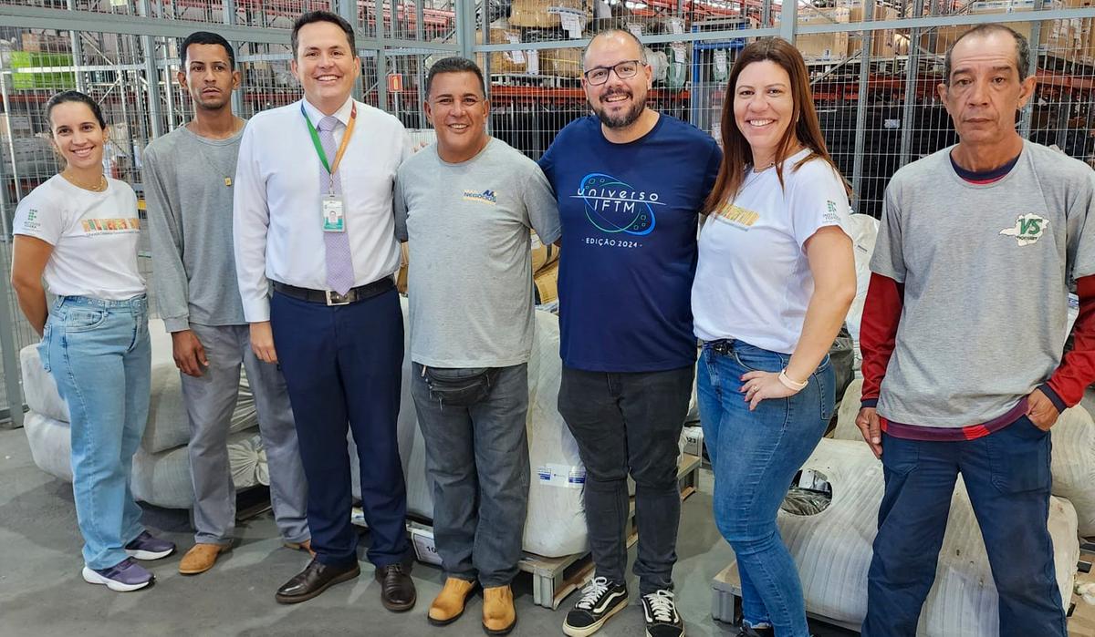 Equipe do IFTM esteve na sede da Receita Federal em Uberaba para a retirada de 1,4 mil quilos de produtos que serão utilizados no programa da instituição (Foto/Divulgação)