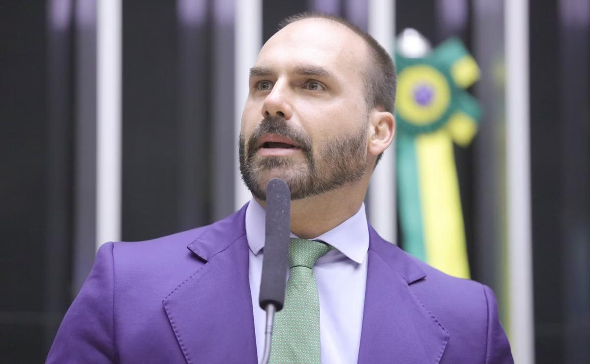 Deputado Eduardo Bolsonaro (PL-SP) é alvo de notícia-crime da bancada do PT; documento foi enviado ao PGR, Paulo Gonet Branco (Foto: Mario Agra/Câmara dos Deputados)