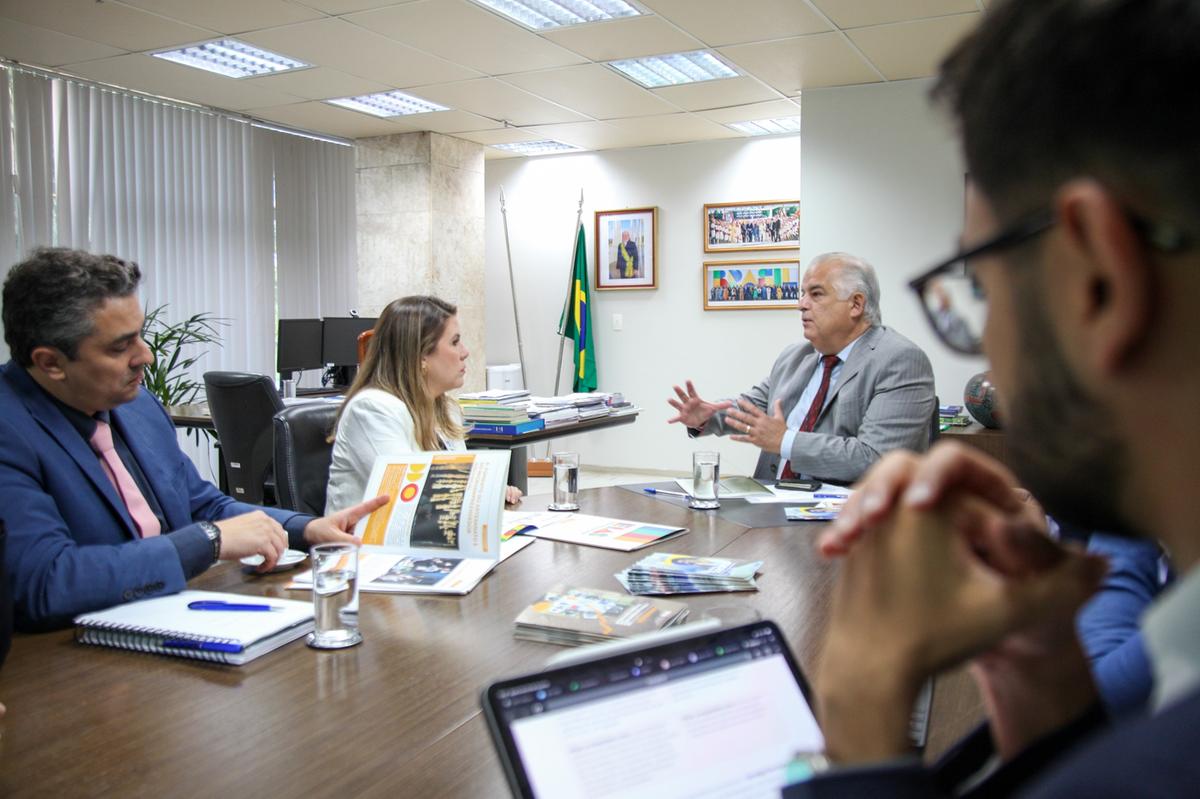 Prefeita Elisa Araújo reuniu-se na semana passada com o ministro do Empreendedorismo, da Microempresa e da Empresa de Pequeno Porte do Brasil, Márcio França (Foto/Divulgação)