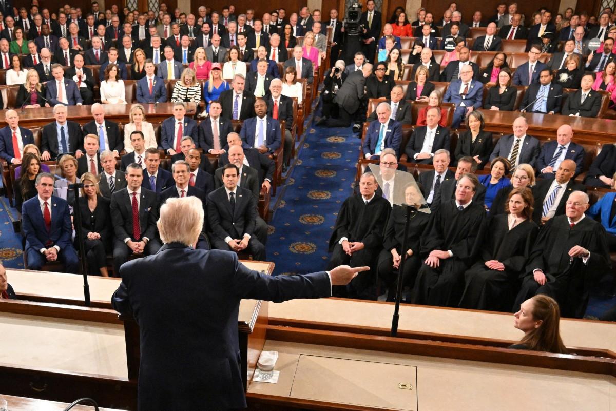 O presidente dos EUA, Donald Trump, durante um discurso em uma sessão conjunta do Congresso no Capitólio dos EUA (Foto/Mandel NGAN/POOL/AFP)