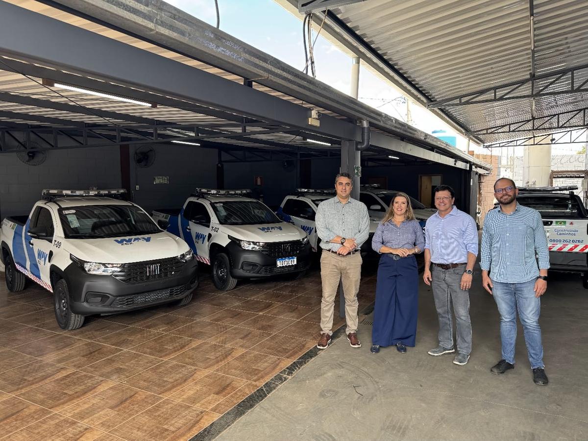 Prefeita Elisa Araújo com o chefe de Gabinete, Caio Pressotto, e o secretário de Serviços Urbanos e Obras, Pedro Arduini, visitaram ontem a sede da concessionária (Foto/Divulgação)