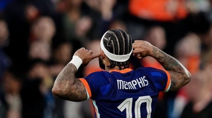 Menphis Depay nunca jogou no Corinthians, o mesmo futebol que praticou na Seleção Holandesa (Foto/Arquivo)