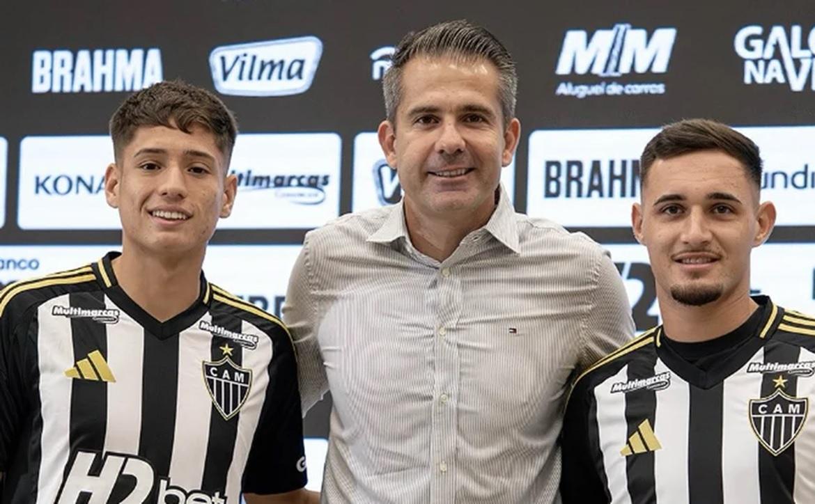 João Marcelo, de 19 anos, foi contratado junto ao Guarani e Ivan Román, 18, é promessa do futebol chileno (Foto/Instagram Galo)