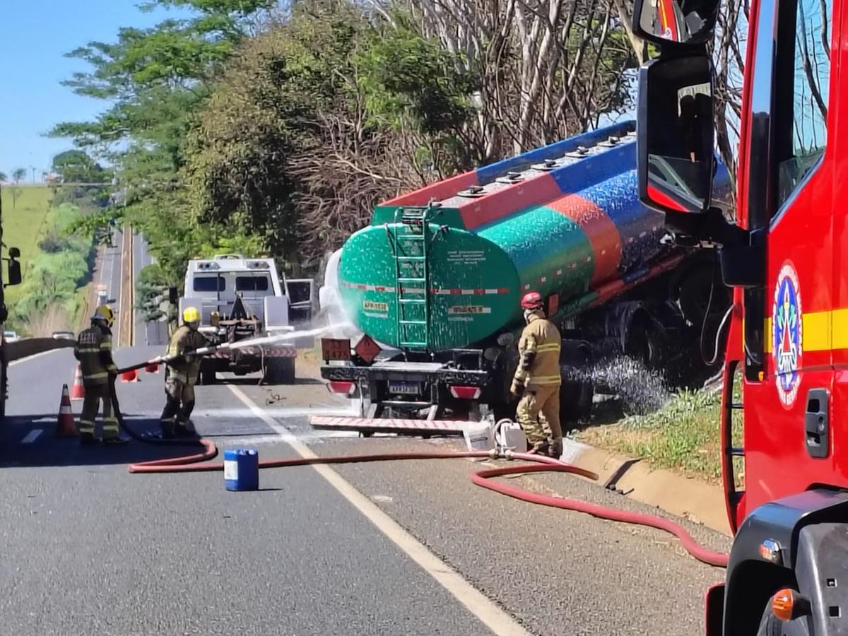 Remoção do veículo da pista foi realizada no dia seguinte ao acidente (Foto/Divulgção)