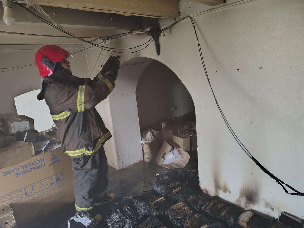 Fogo atingiu diversos arquivos de hospital de Uberaba (Foto/Divulgação)