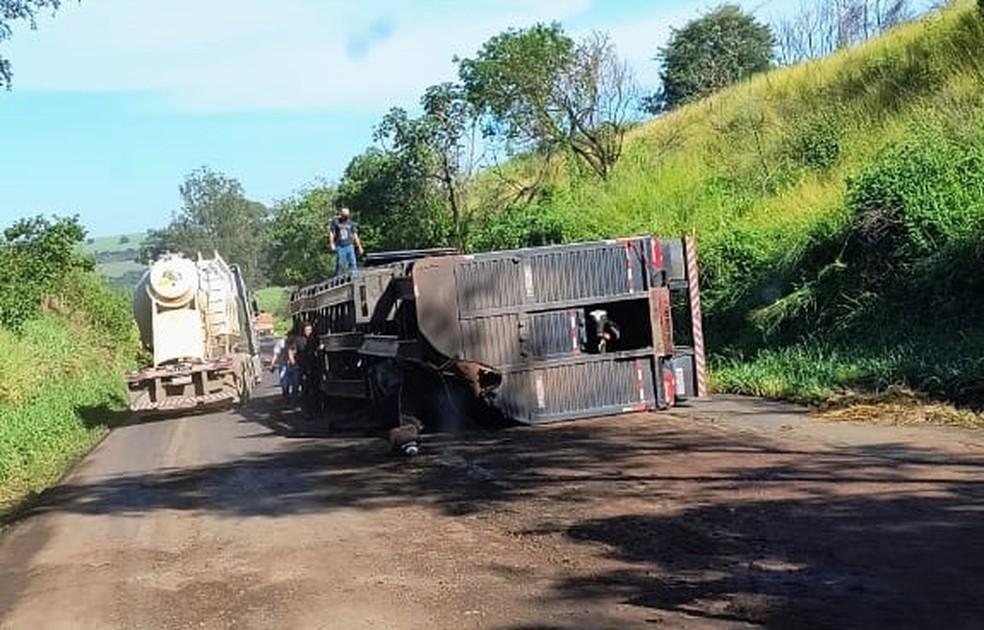 Somente na manhã de sexta foi possível liberar uma faixa no sistema pare e siga para aliviar o congestionamento (Foto/Divulgação)