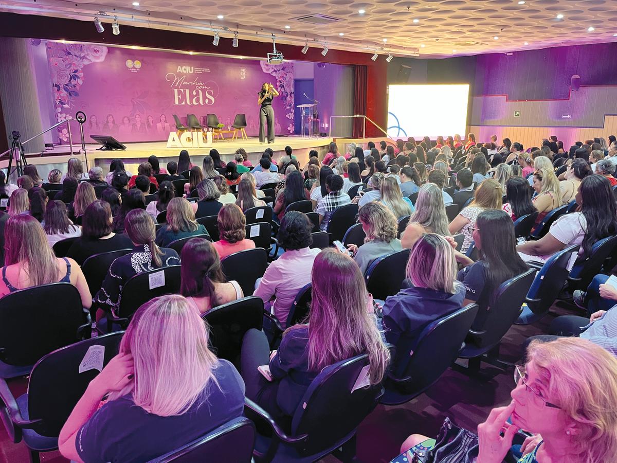 Evento contou com palestras em que foram expostas experiências de mulheres com histórias inspiradoras (Foto/Divulgação)